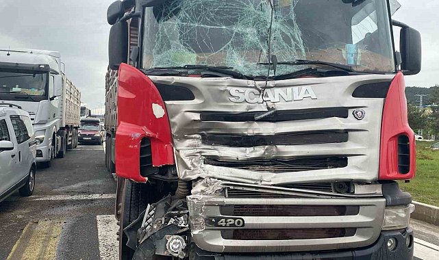 Tır ile kamyonet çarpıştı: 1 yaralı