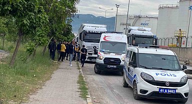 Tır sürücüsü araçta asılı halde ölü bulundu