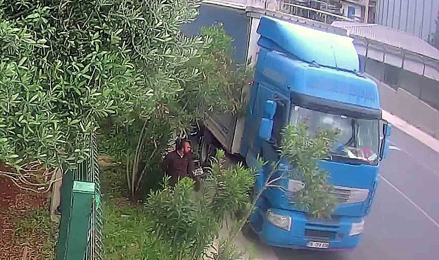 Tırın camını kırıp telefon çaldı, o anlar kameraya yansıdı