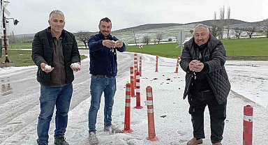 Tokat'ta etkili olan dolu yağışı araziyi beyaza bürüdü