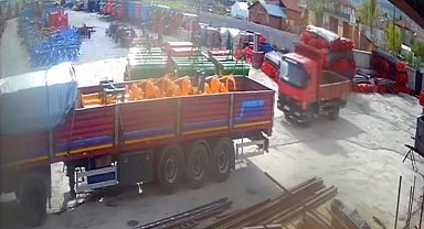 Tokat'ta harekete geçen kamyonet park halindeki tıra çarparak durdu