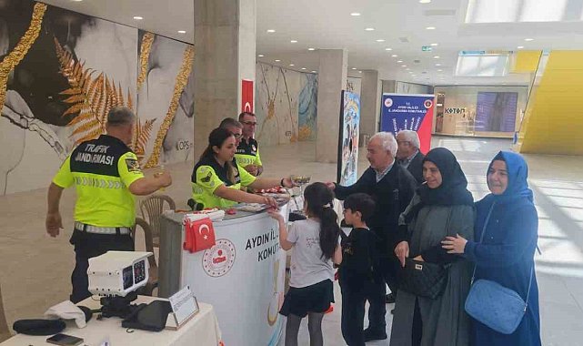 Trafik Jandarmanın standına ilgi yoğun oldu