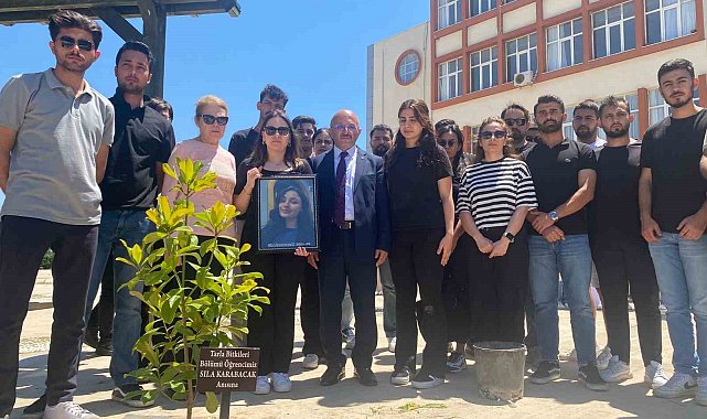Trafik kazasında hayatını kaybeden öğrenciler için fidan diktiler