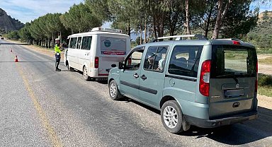 Trafik kurallarına uymayan sürücüler jandarmadan kaçamadı