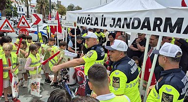 Trafik kurallarını uygulamalı şekilde öğrendiler