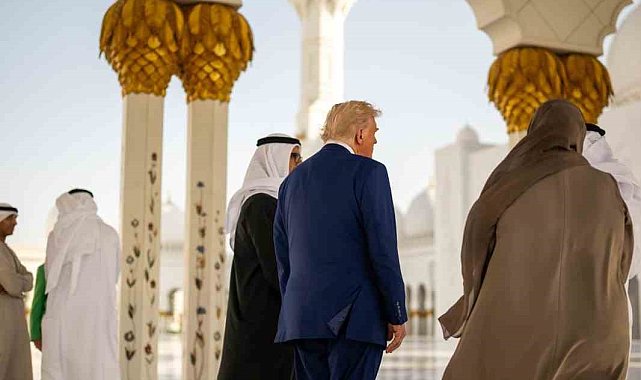 Trump, BAE Devlet Başkanı Al-Nahyan ile Şeyh Zayed Camii'ni gezdi