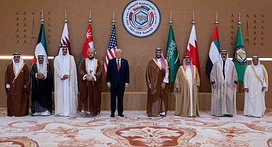 Trump: "Selman ve Erdoğan'la görüşmemin ardından yeni bir başlangıç yapmaları için Suriye'ye tüm yaptırımları kaldırıyoruz"