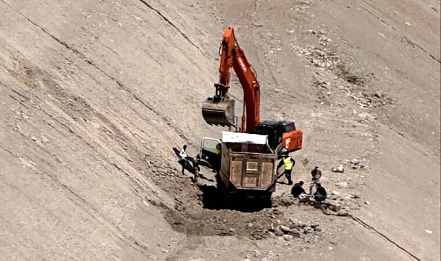 Tunceli'de kamyon şarampole yuvarlandı: 1 yaralı
