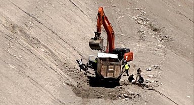 Tunceli'de kamyon şarampole yuvarlandı: 1 yaralı