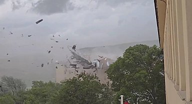 Tunceli'deki fırtınada çatı saniyeler içerisinde parçalandı