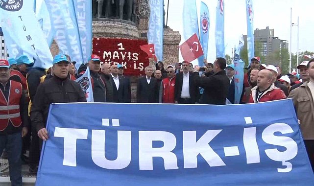 TÜRK-İŞ, Taksim'e çelenk bıraktı