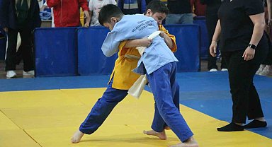 Türkiye'de ilk kez İller Arası Kuşak Güreşi Turnuvası, Karabük'te düzenlendi