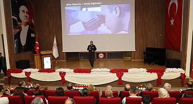 Türkiye'nin ilk astronotu Alper Gezeravcı ATÜ'de öğrencilerle buluştu