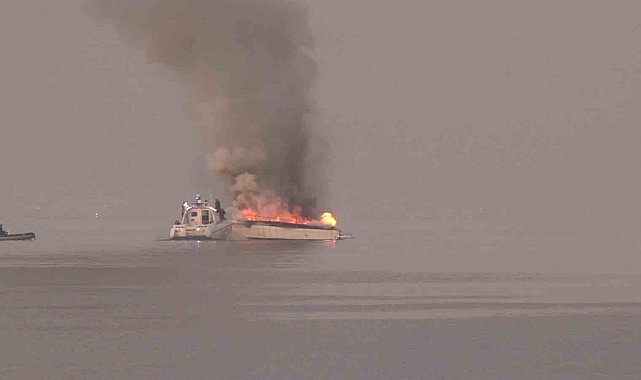 Tuzla'da tekneler alev alev yandı