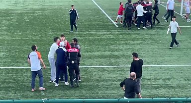 U-15 Futbol Ligi şampiyonluk maçında saha karıştı