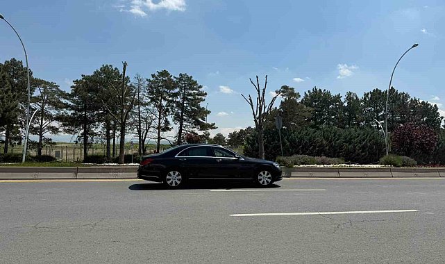 Ukrayna Devlet Başkanı Zelenskiy'i taşıyan uçak Ankara'ya indi