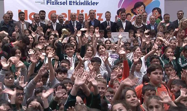 Ümraniye'de, 'Geleneksel Çocuk Oyunları ve İlkokullar Arası Fiziksel Etkinlikler'de ödüller sahiplerini buldu