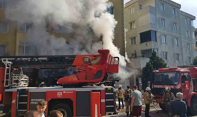Ümraniye'de ucuzluk pazarında yangın: Dükkan sahibi gözyaşları içinde izledi