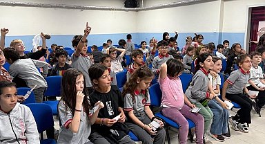Üniversite öğrencileri miniklere trafik bilinci aşıladı