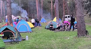 Üniversite öğrencileri Uzundere'de doğayla buluştu