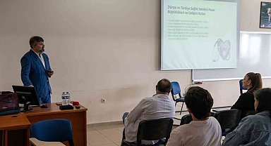 Üniversite öğrencilerine 'Sağlık Sektöründe Pazarlama İletişimi Stratejileri Eğitimi'