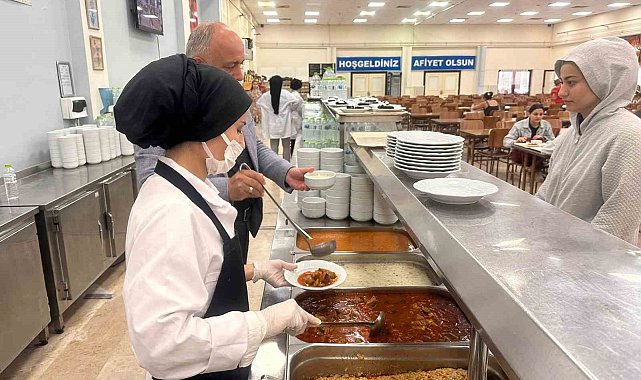 Üniversite öğrencilerine keşkek ikramı