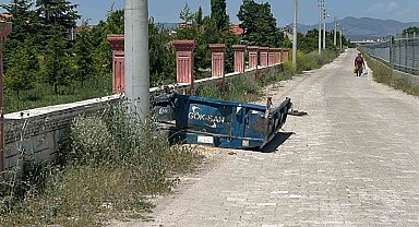 Uşak'ta hemzemin geçitte traktör ile tren çarpıştı: 1 yaralı
