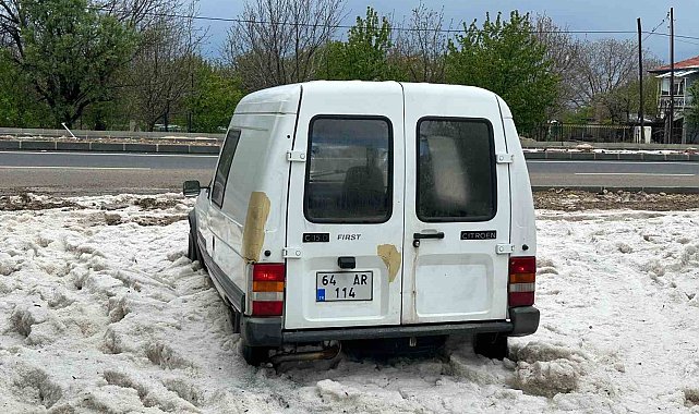 Uşak'ta sağanak ve dolu yağışı etkili oldu