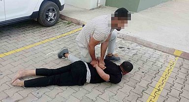 Uyuşturucu koltuğun altından çıktı: Kaçmaya çalışan 2 şüpheli yakalandı