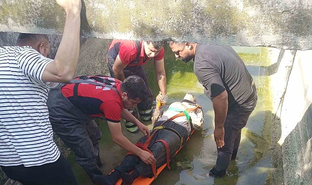 Üzerinden geçmeye çalıştığı sulama kanalına düşen şahsın ayağı kırıldı