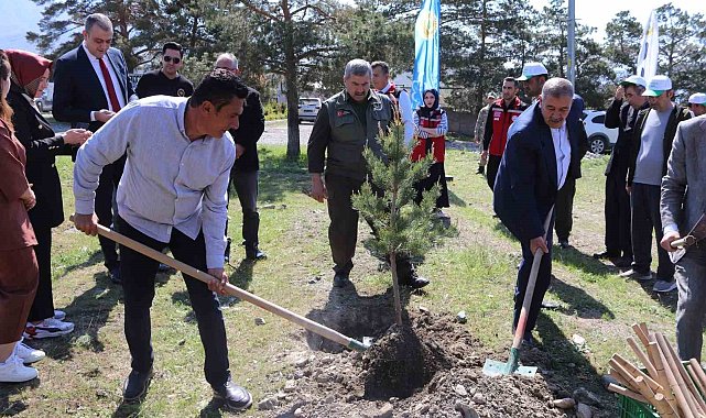 Üzümlü'de fidanlar toprakla buluştu