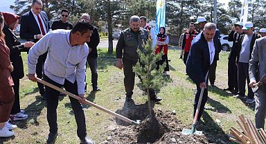 Üzümlü'de fidanlar toprakla buluştu