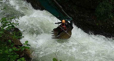 Uzungöl'e gelen Suudi Arabistan'ın Ankara Büyükelçisi Al-Nasr, vatandaşı olan kayıp çocuğun arama çalışmalarını yerinde inceledi