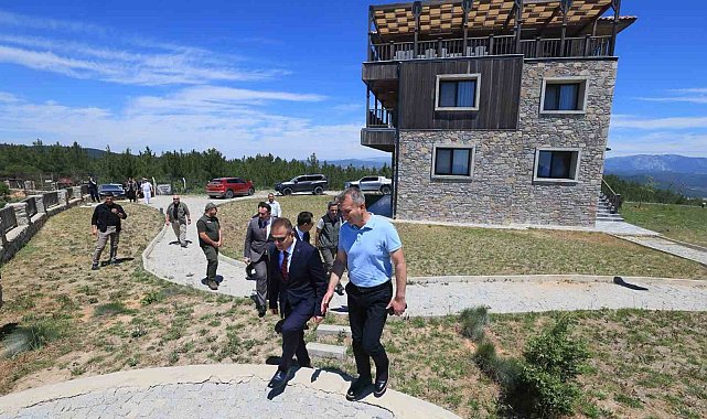 Vali Akbıyık yangın gözetleme kulesinde incelemelerde bulundu