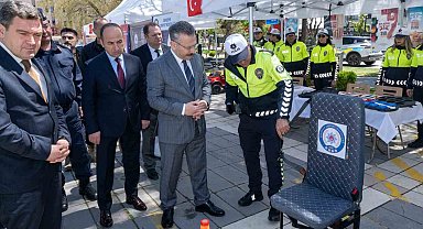 Vali Aksoy, polis ekiplerince kurulan stantları ziyaret etti