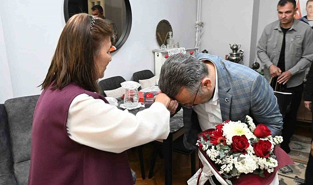 Vali Aksoy'dan Anneler Günü'nde şehit annesine ziyaret