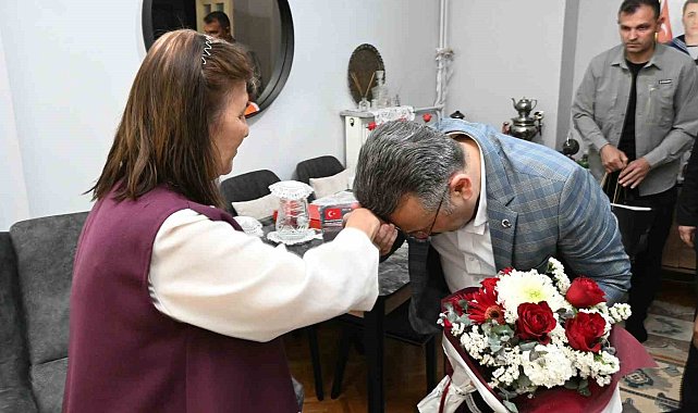 Vali Aksoy'dan şehit annesine Anneler Günü ziyareti