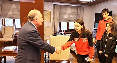 Vali Ali Çalgan şampiyon sporuları tebrik etti