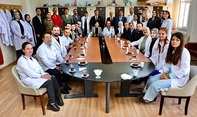 Vali Aydoğdu Gül-Celal Toraman Mesleki ve Teknik Anadolu Lisesi öğretmenleriyle bir araya geldi