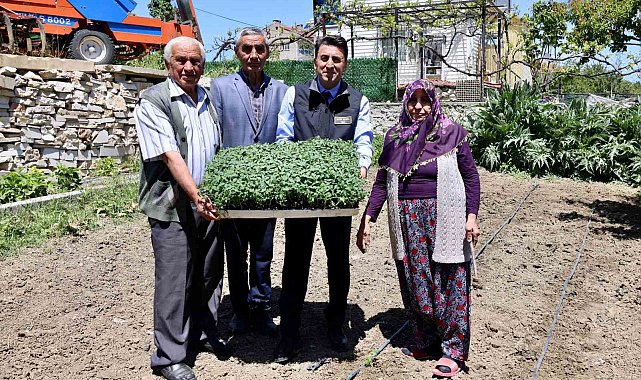 Vali Aygöl yarım asırlık evli Tekin ailesine misafir oldu