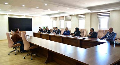 Vali Çiçek, Halk gününde vatandaşların sorunlarını dinliyor