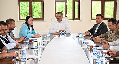 Vali Çiftçi, heyelan bölgesinde incelemelerde bulundu