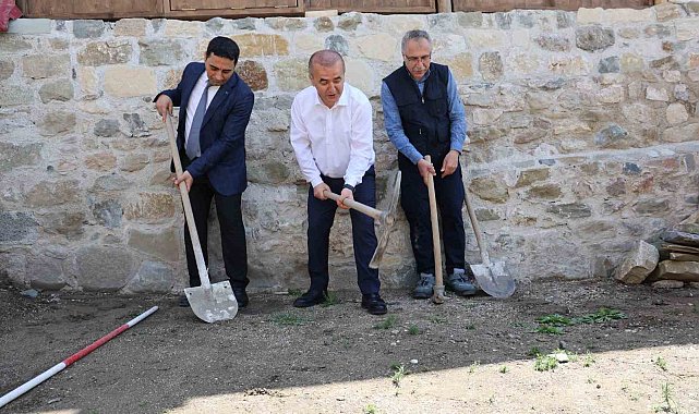 Vali Hatipoğlu ilk kazmayı vurdu, 5 bin yıllık kalede kazı başladı
