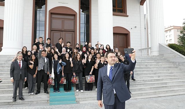 Vali Musa Işın gençlerle "Türkiye Yüzyılı Kariyer Fırsatları" panelinde buluştu