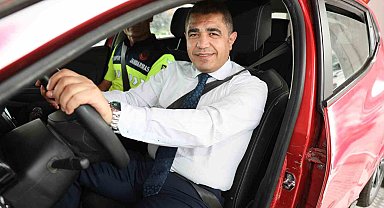 Vali takla atan araca bindi