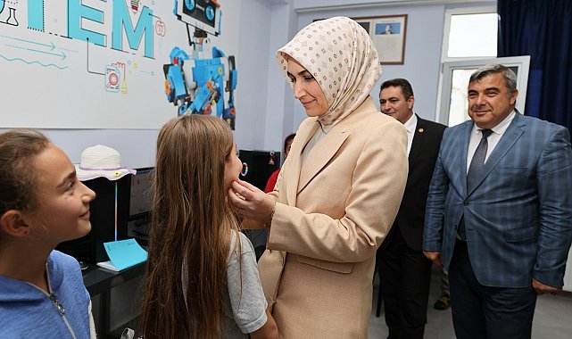 Vali Yiğitbaşı, Kodlama ve Sanat Atölyesi'ni ziyaret etti