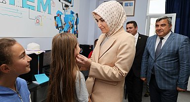 Vali Yiğitbaşı, Kodlama ve Sanat Atölyesi'ni ziyaret etti