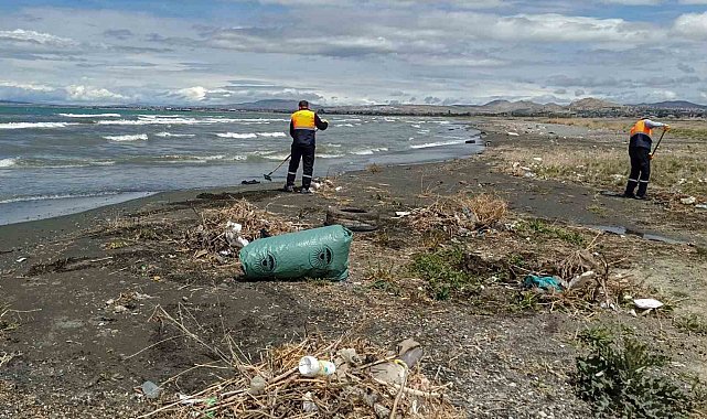 Van Büyükşehir Belediyesi inci kefali göç güzergahındaki dereleri temizledi
