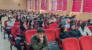 Van Büyükşehir Belediyesi öğrencileri sokak hayvanları hakkında bilgilendirdi