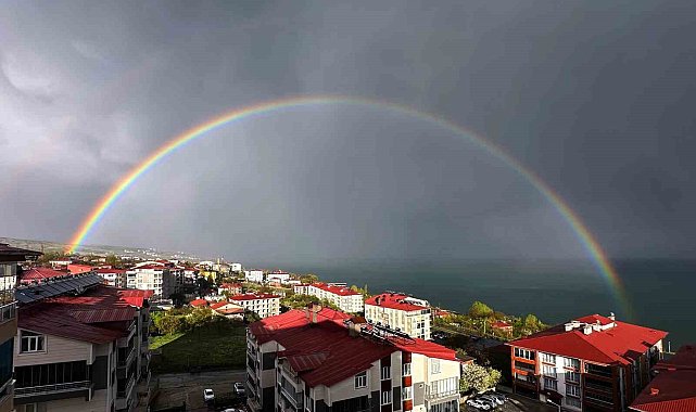 Van Gölü'nde gökkuşağı görsel şölen oluşturdu